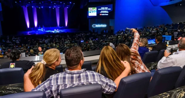 Þúsundir fylgdust með kynningum stærstu leikjatitla ársins í YouTube Theater í Los Angeles.