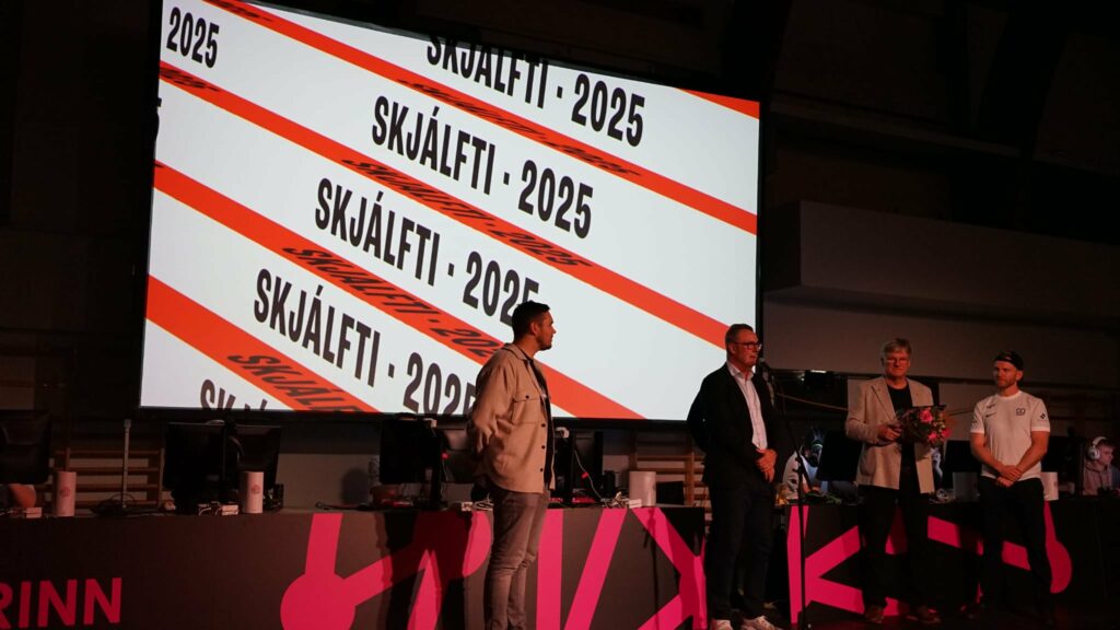 Björn Gíslason hlýtur Hvatningarverðlaun RÍSÍ á Skjálfta