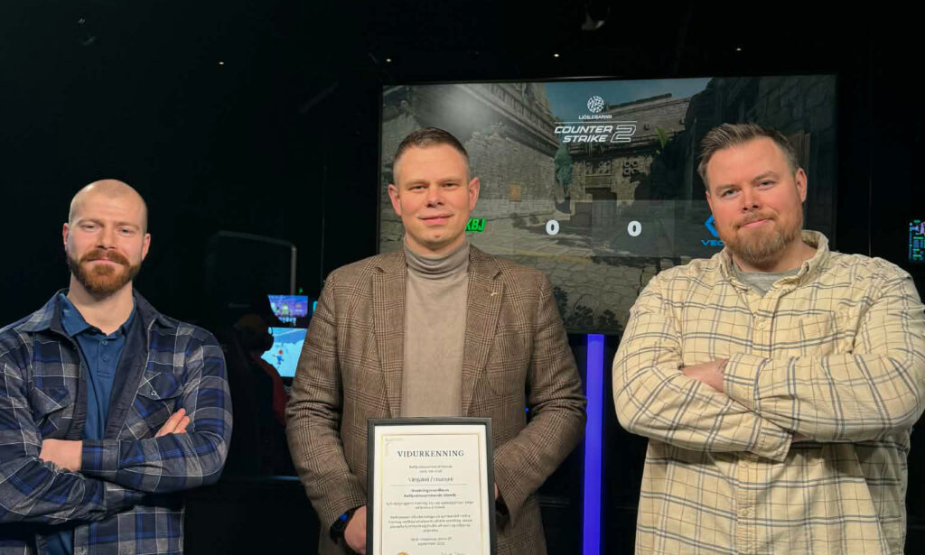 Vilhjálmur Árnason hlaut hvatningarverðlaun Rafíþróttasambands Íslands